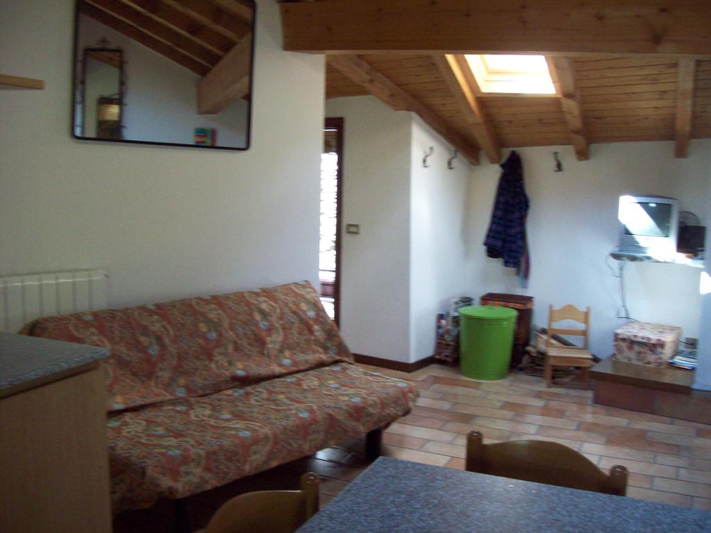 Appartamentino Nel Bosco Sondrio Exterior foto