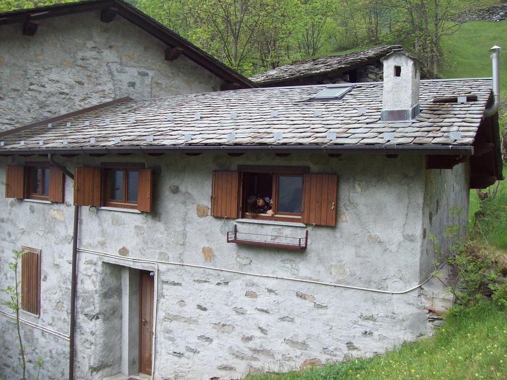 Appartamentino Nel Bosco Sondrio Exterior foto